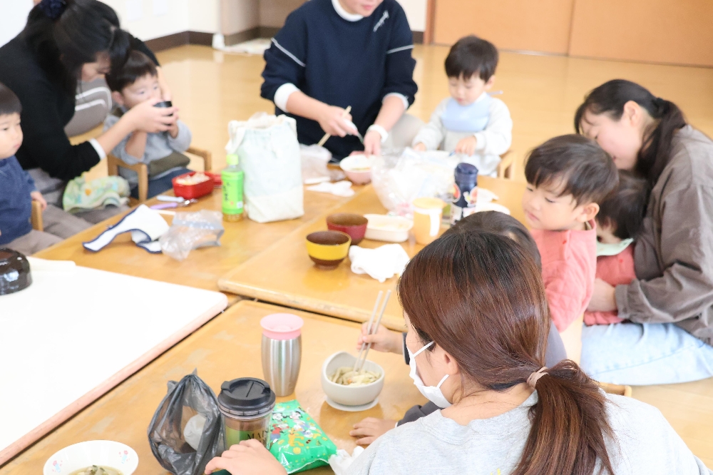11月の子育て支援センター「さくらの森」そらえみクラブの様子です。