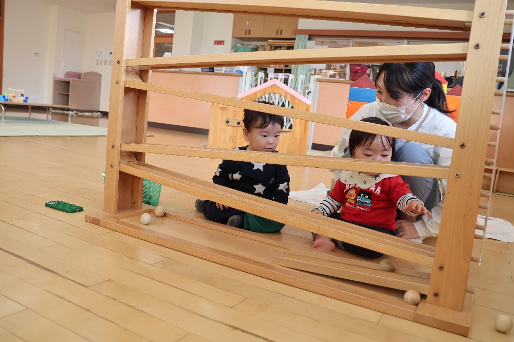 11月の子育て支援センター「さくらの森」木のぬくもり広場の様子です。