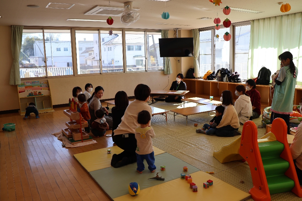 1月の子育て支援センター「さくらの森」。「子育て広場座談会」の様子。