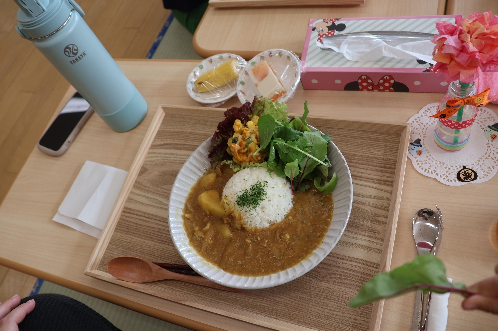 10月の支援センター「さくらの森」給食たべちゃおっ💖イベントの様子です。