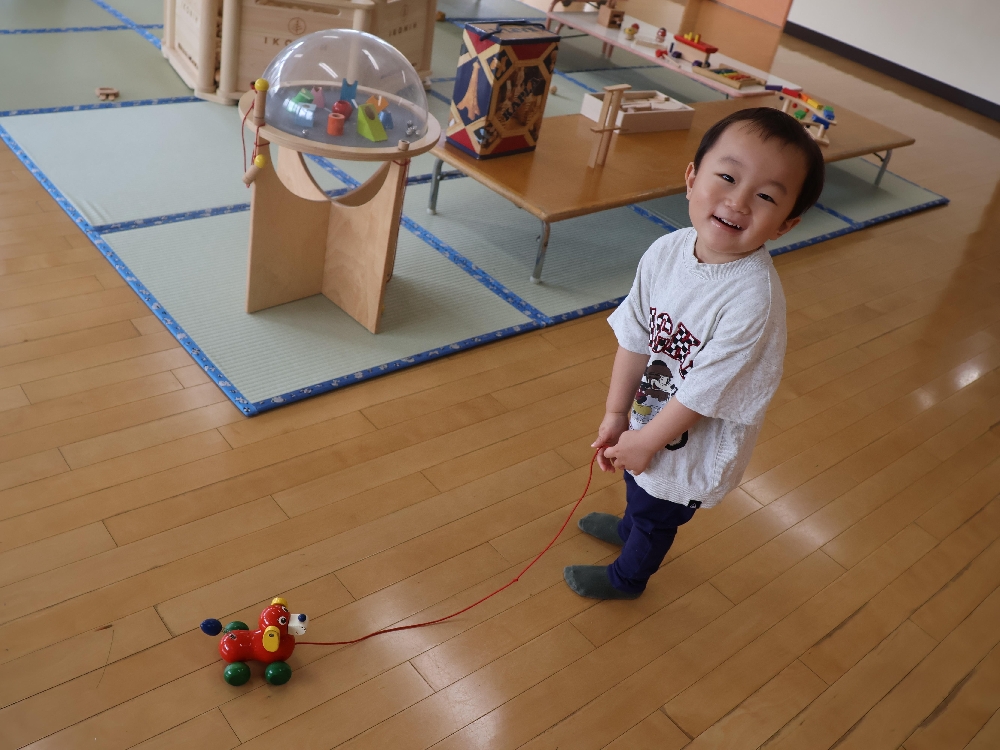 ４月の子育て支援センター「さくらの森」木のぬくもり広場の様子です。