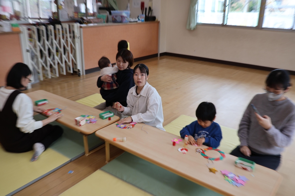 １１月子育て支援センター「さくらの森」えほんの時間（自由製作日）の様子です！