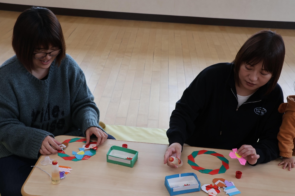 11月の支援センター「さくらの森」えほんのじかんの様子です。