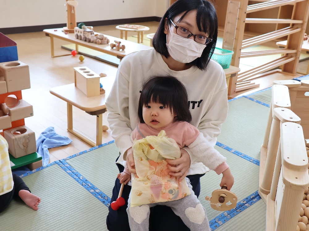 11月　子育て支援センター「さくらの森」木のぬくもり広場の様子です。