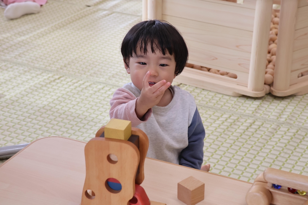 １２がつの子育て支援センター「さくらの森」木のぬくもり広場の様子です。