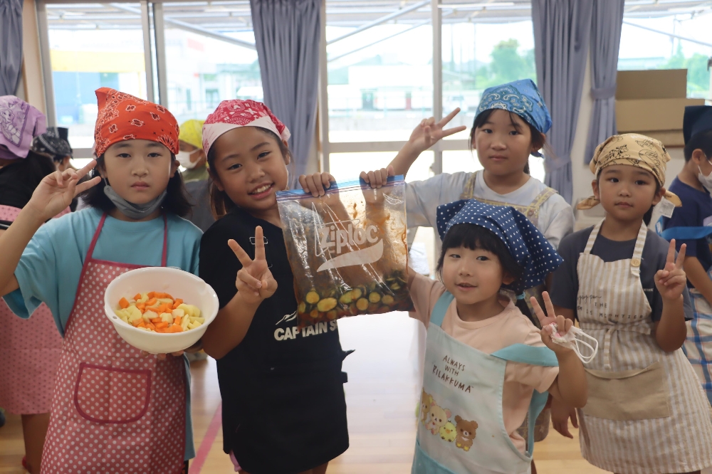 ８月２２日に児童クラブけやきでカレー作りを行いました
