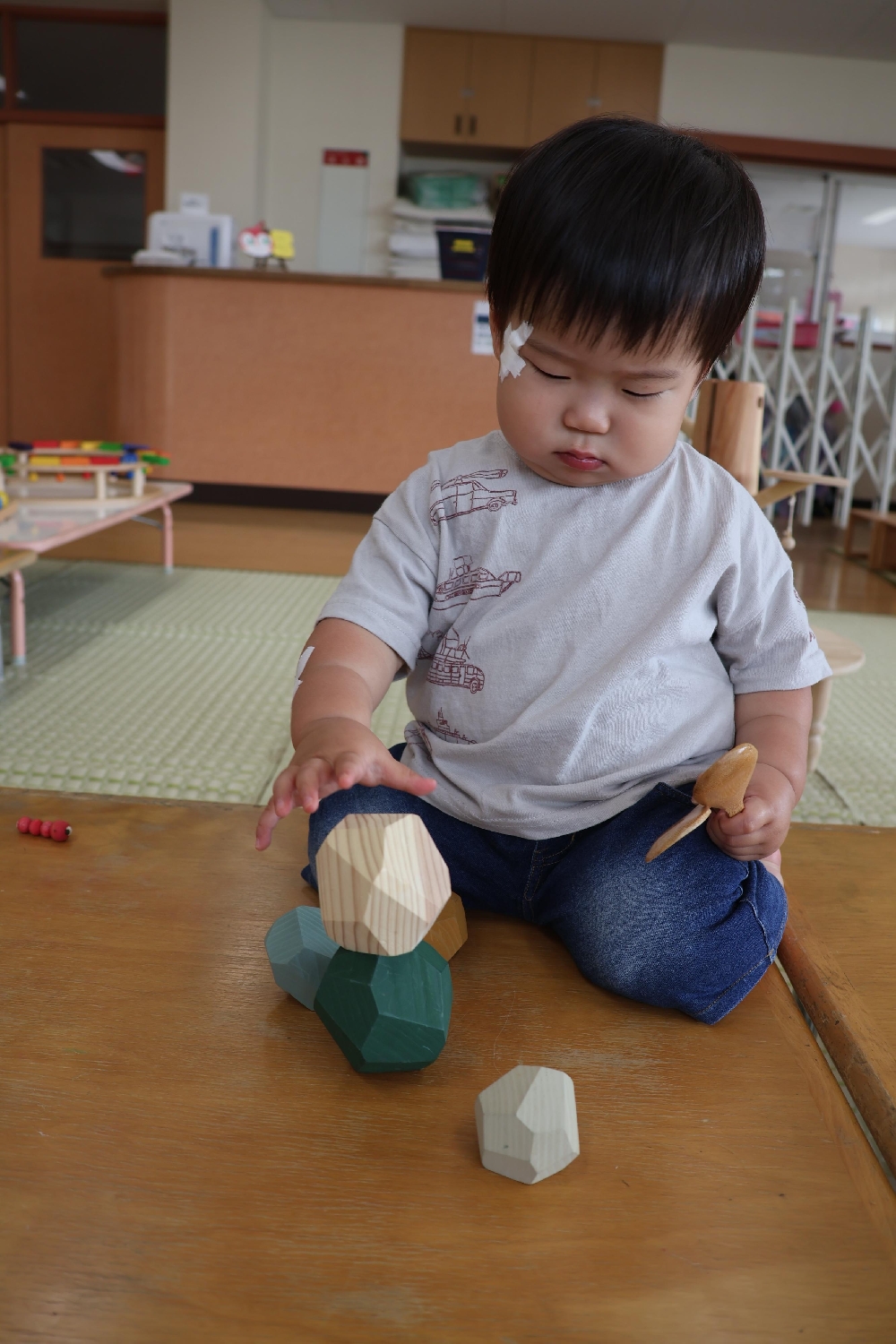 6月の子育て支援センター「さくらの森」イベント「木のぬくもり広場」の様子です。