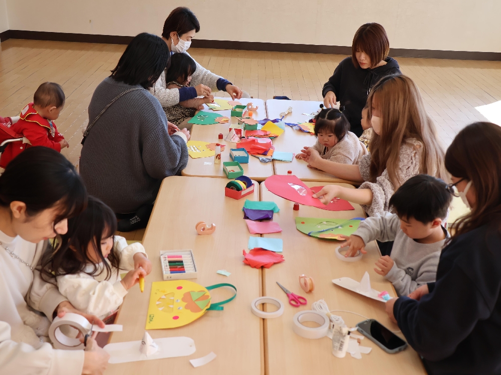 子育て支援センター「さくらの森」２月鬼は外！福は内！の様子です。