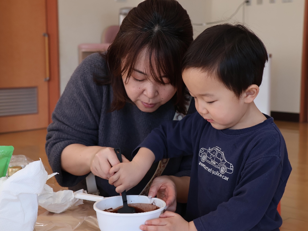 子育て支援センター「さくらの森」２月 そらえみクラブの様子です。