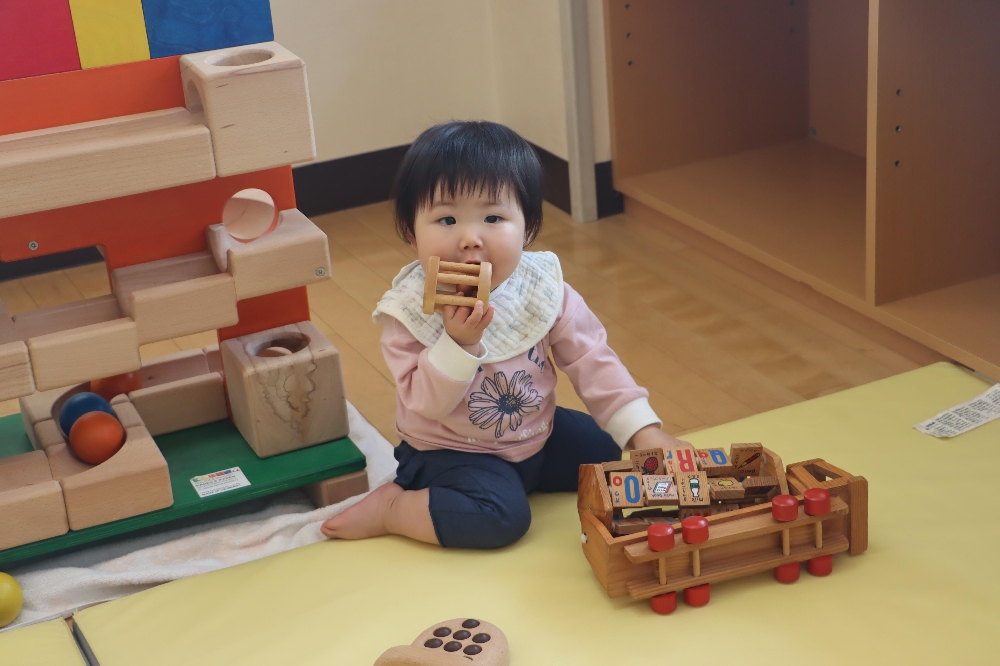 5月の子育て支援センター「さくらの森」木のぬくもり広場の様子です。