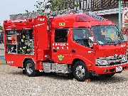 5月の支援センター「さくらの森」消防車とパチリ！